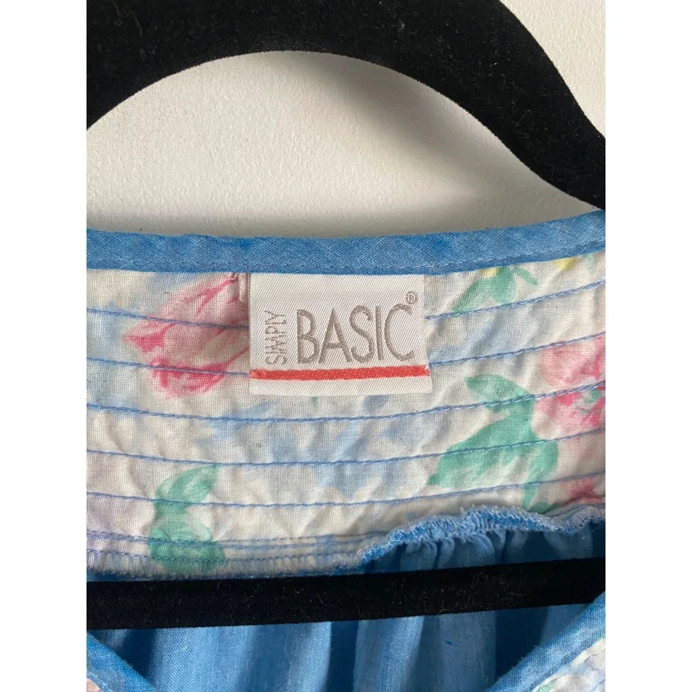 Simply Basic Blue Snap Front House Dress Floral Quilted Yoke Short Sleeve Pocket